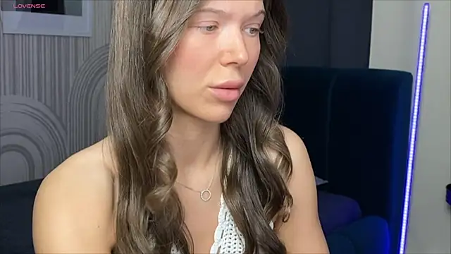 Snapshot of viviann_evans chatting on 03.20.25 viviann evans online show from 03.20.25