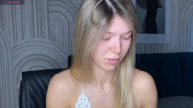 Snapshot of viviann_evans chatting on 09.16.25 viviann evans online show from 09.16.25