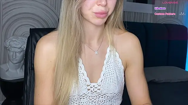 Snapshot of viviann_evans chatting on 09.22.25 viviann evans online show from 09.22.25