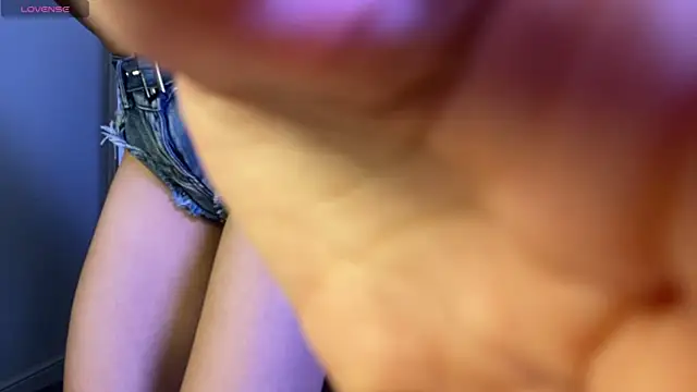 Snapshot of viviann_evans chatting on 12.02.25 viviann evans online show from 12.02.25