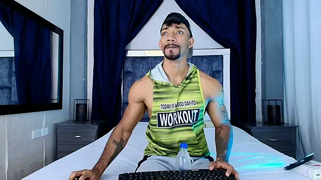 Snapshot of Manolo_Hot1 chatting on 01.14.25 Manolo Hot1 online show from 01.14.25