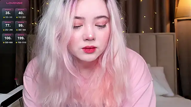   KawaiiYuki   online show from 01.24.25