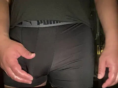 Snapshot of ThickDick_Daddy chatting on 03.19.26 ThickDick Daddy online show from 03.19.26