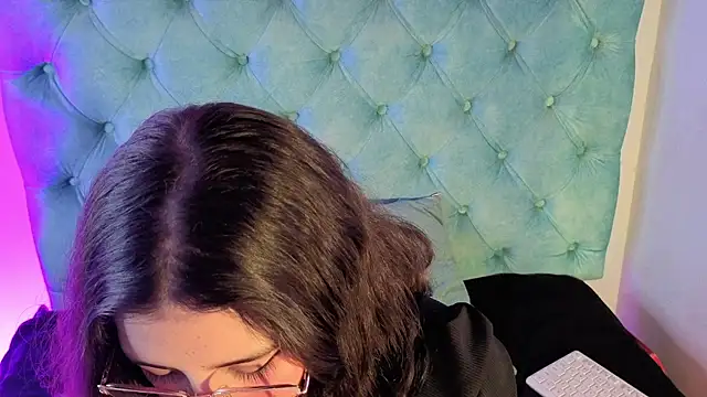 Paola Lyon  online show from 04.22.26