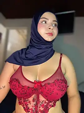 Snapshot of aneesa_darzi chatting on 06.23.26 aneesa darzi online show from 06.23.26