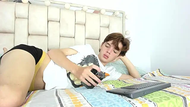 Snapshot of daniel_hot03 chatting on 11.13.25 daniel hot03 online show from 11.13.25