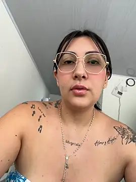 Snapshot of my-kitty chatting on 06.17.26 my-kitty online show from 06.17.26