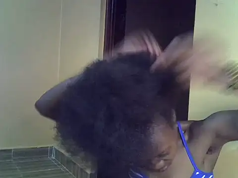 Snapshot of Tanaissa2 chatting on 11.21.25 Tanaissa2 online show from 11.21.25