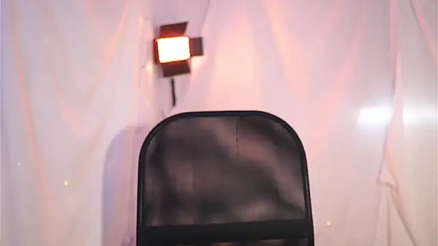 Snapshot of JulietaWinona chatting on 11.22.25 JulietaWinona online show from 11.22.25