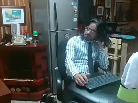 Snapshot of Dr_Pocholate84 chatting on 01.10.25 Dr Pocholate84 online show from 01.10.25