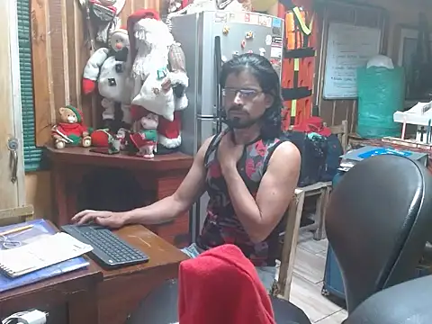 Snapshot of Dr_Pocholate84 chatting on 12.21.25 Dr Pocholate84 online show from 12.21.25