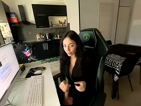 Snapshot of Chloe_Ricci chatting on 11.03.25 Chloe Ricci online show from 11.03.25