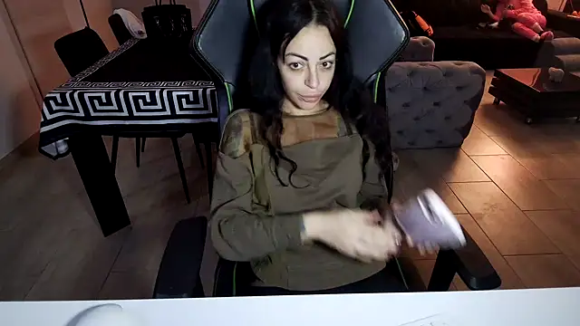 Snapshot of Chloe_Ricci chatting on 11.08.25 Chloe Ricci online show from 11.08.25