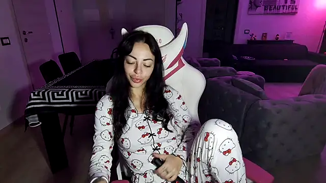 Snapshot of Chloe_Ricci chatting on 11.21.25 Chloe Ricci online show from 11.21.25