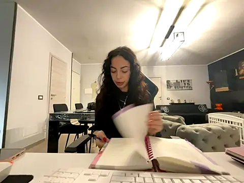 Snapshot of Chloe_Ricci chatting on 11.26.25 Chloe Ricci online show from 11.26.25