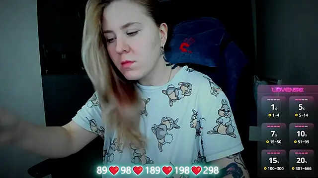 Olivia Munk online show from 10.26.25