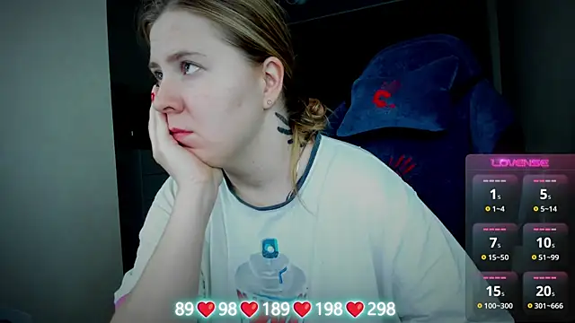 Olivia Munk online show from 11.04.25