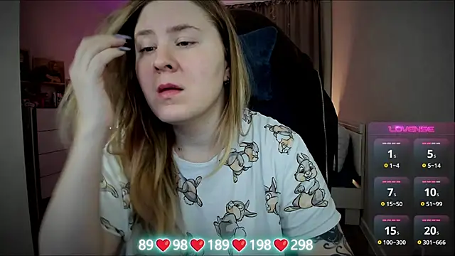 Olivia Munk online show from 12.17.25