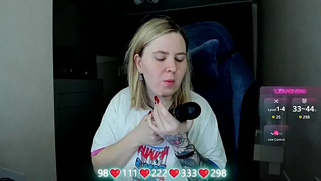 Olivia Munk online show from 04.23.26