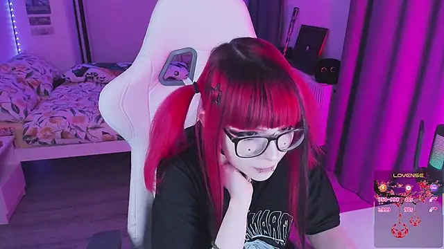 Snapshot of Yumi_Youkai chatting on 02.10.26 Yumi Youkai online show from 02.10.26