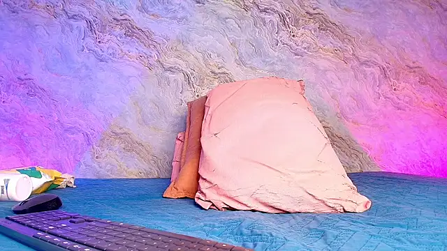 jones maddy  online show from 10.21.25