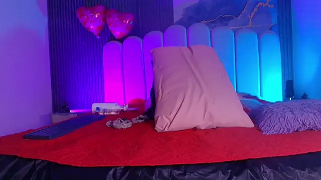 jones maddy  online show from 02.25.26