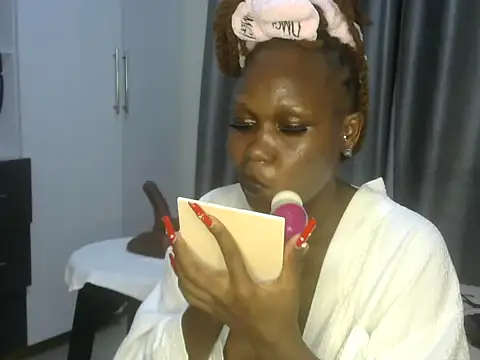 Snapshot of East_queen chatting on 03.06.25 East queen online show from 03.06.25