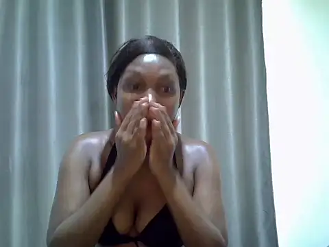 Snapshot of East_queen chatting on 09.12.25 East queen online show from 09.12.25