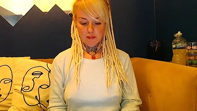 pixiedreadx online show from 10.13.25