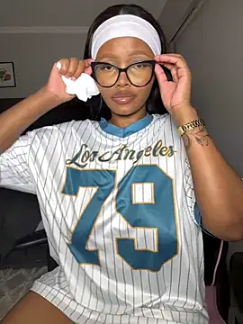 Snapshot of Neelo-Smith chatting on 12.13.24 Neelo-Smith online show from 12.13.24