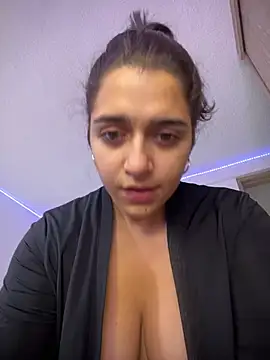 Snapshot of Alicia_Ruiz chatting on 07.25.26 Alicia Ruiz online show from 07.25.26