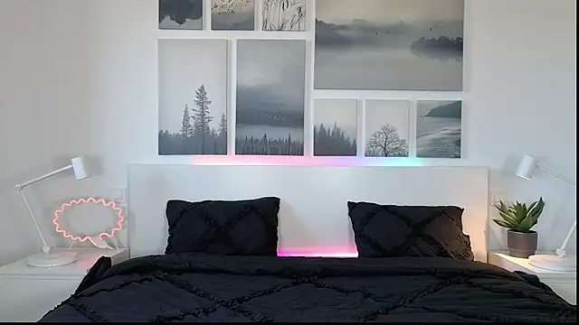 Snapshot of Lara-CumKitten chatting on 02.04.25 Lara-CumKitten online show from 02.04.25