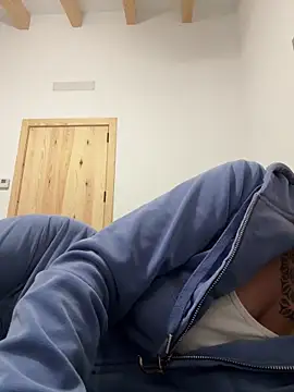 Snapshot of Lara-CumKitten chatting on 02.21.25 Lara-CumKitten online show from 02.21.25