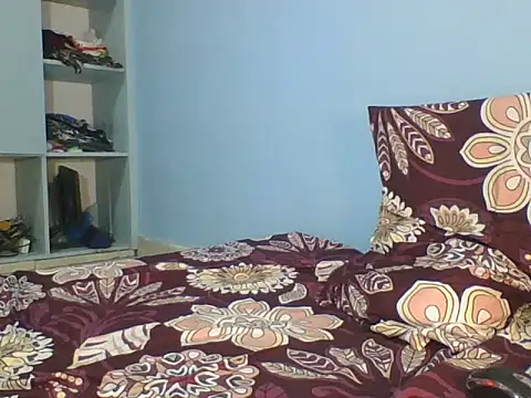 Snapshot of SilentQueen93 chatting on 11.03.25 SilentQueen93 online show from 11.03.25