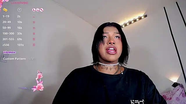 Snapshot of IsabellBigtitsxx chatting on 06.11.26 IsabellBigtitsxx online show from 06.11.26
