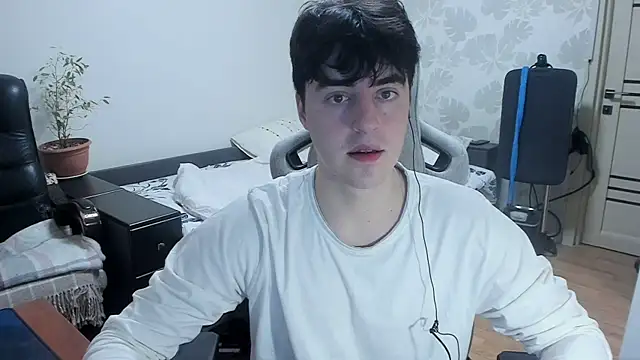 Snapshot of Knuckles17 chatting on 12.20.25 Knuckles17 online show from 12.20.25