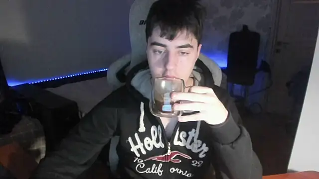 Snapshot of Knuckles17 chatting on 01.06.26 Knuckles17 online show from 01.06.26