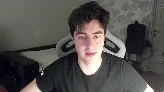 Snapshot of Knuckles17 chatting on 02.11.26 Knuckles17 online show from 02.11.26