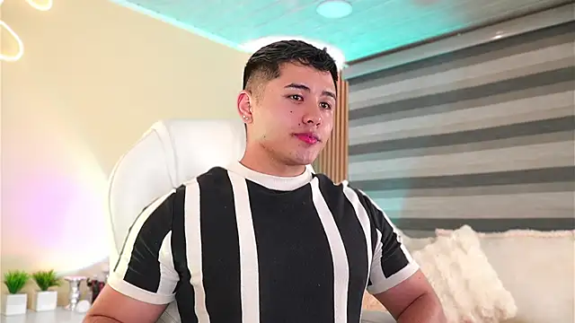 Snapshot of MatiasKorn chatting on 11.28.25 MatiasKorn online show from 11.28.25