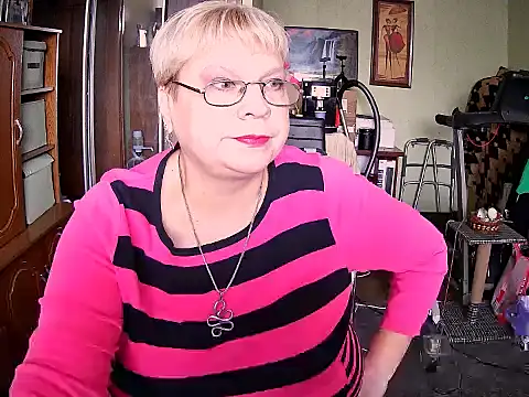 Snapshot of LOLA8888 chatting on 10.20.25 LOLA8888 online show from 10.20.25