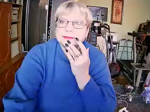 Snapshot of LOLA8888 chatting on 11.21.25 LOLA8888 online show from 11.21.25