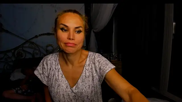 Snapshot of Radmila_Queen_ chatting on 07.26.26 Radmila Queen online show from 07.26.26