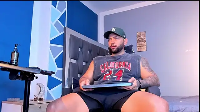 Snapshot of alex_oficial chatting on 06.15.26 alex oficial online show from 06.15.26