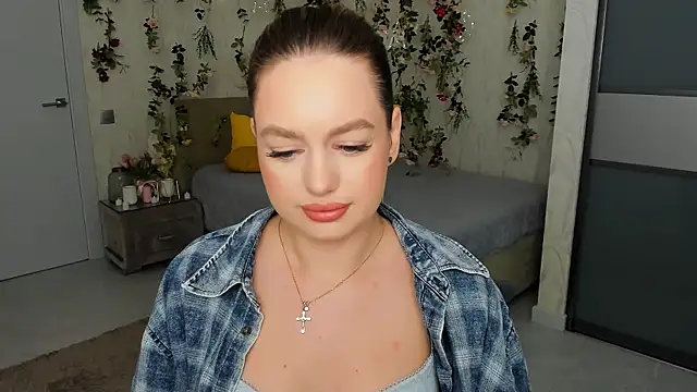 MiracleCurly online show from 12.01.25