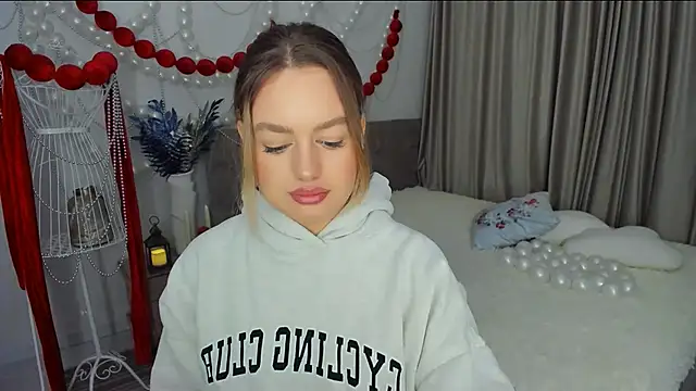 MiracleCurly online show from 12.22.25