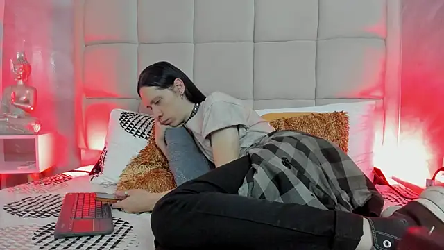 Snapshot of Hecatee_77 chatting on 02.18.26 Hecatee 77 online show from 02.18.26