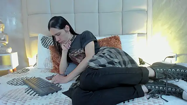 Snapshot of Hecatee_77 chatting on 02.19.26 Hecatee 77 online show from 02.19.26