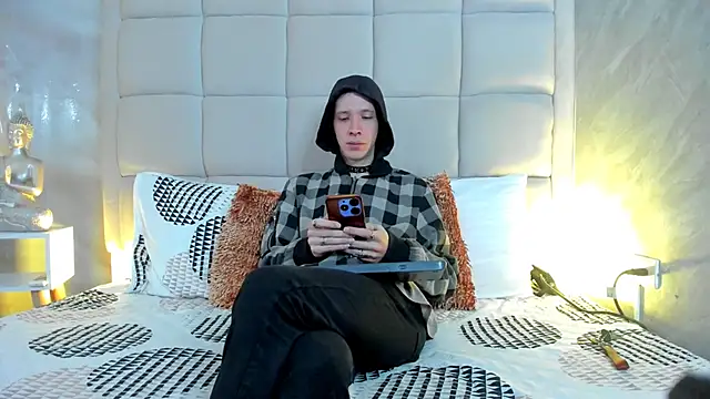 Snapshot of Hecatee_77 chatting on 02.23.26 Hecatee 77 online show from 02.23.26