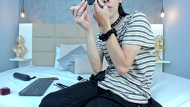 Snapshot of Hecatee_77 chatting on 03.19.26 Hecatee 77 online show from 03.19.26