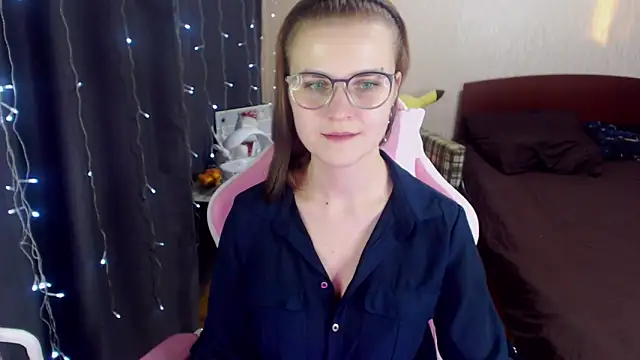 MissBrightShine online show from 01.18.25